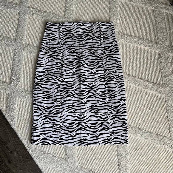 le chateau 🦓 skirt - Picture 4 of 4